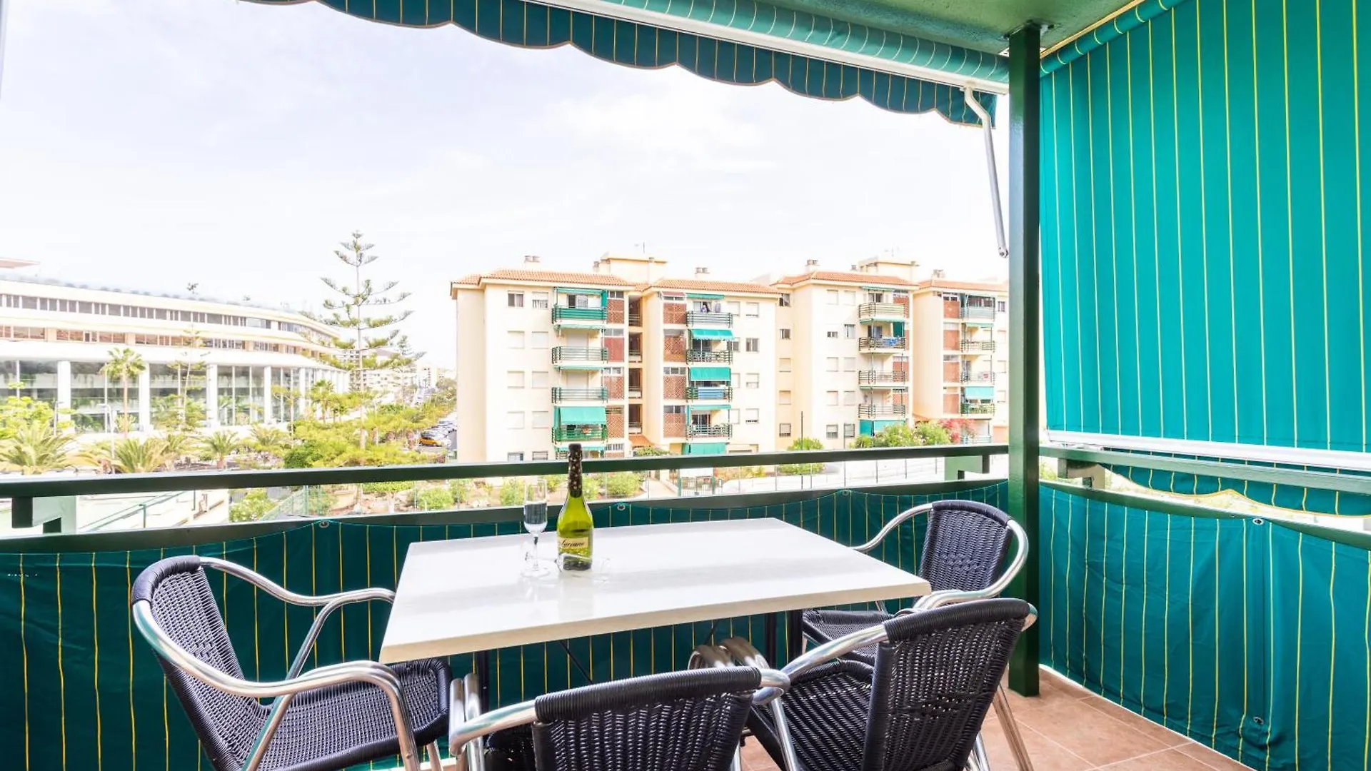Home2Book Beachside Los Cristianos Apt & Pool アパート ロスクリスティアーノス