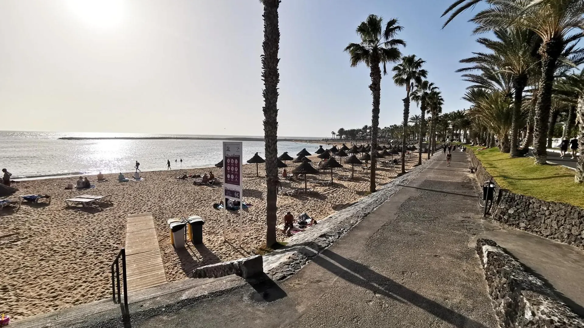 Home2Book Beachside Los Cristianos Apt & Pool ספרד