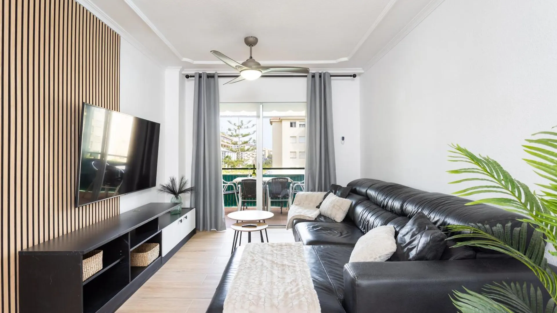 Home2Book Beachside Los Cristianos Apt & Pool דירה לוס כריסטיאנוס